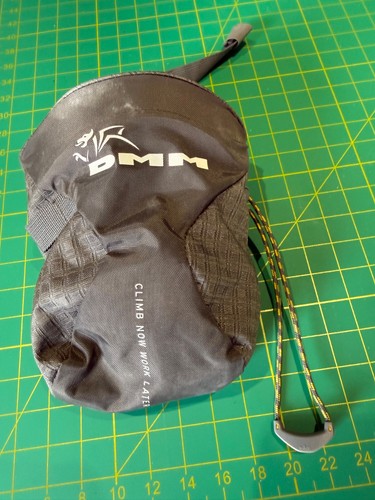 Dmm grey chalk - chalk, bag