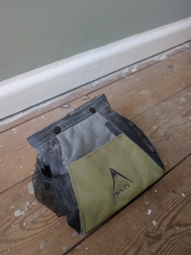 Psychic chalk bag - bucket, green