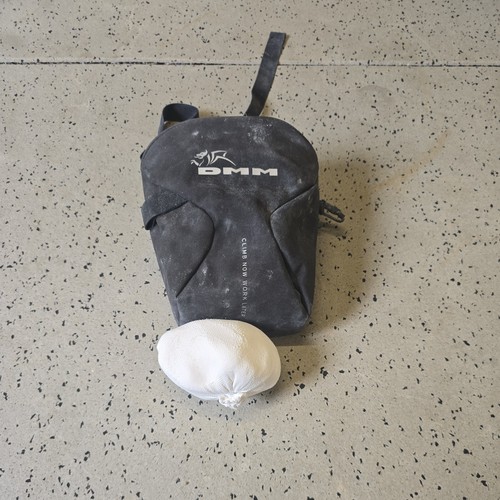 Dmm traction chalk bag - traction,